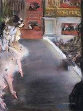 エドガー・ドガ Painting - エドガー・ドガの古いオペラハウスのダンサー